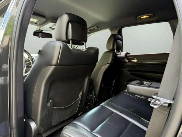 Photo of 2015 Brilliant Black Crystal Pearlcoat Jeep Grand Cherokee