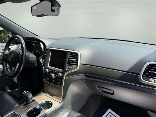 Photo of 2015 Brilliant Black Crystal Pearlcoat Jeep Grand Cherokee