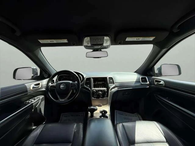 Photo of 2015 Brilliant Black Crystal Pearlcoat Jeep Grand Cherokee