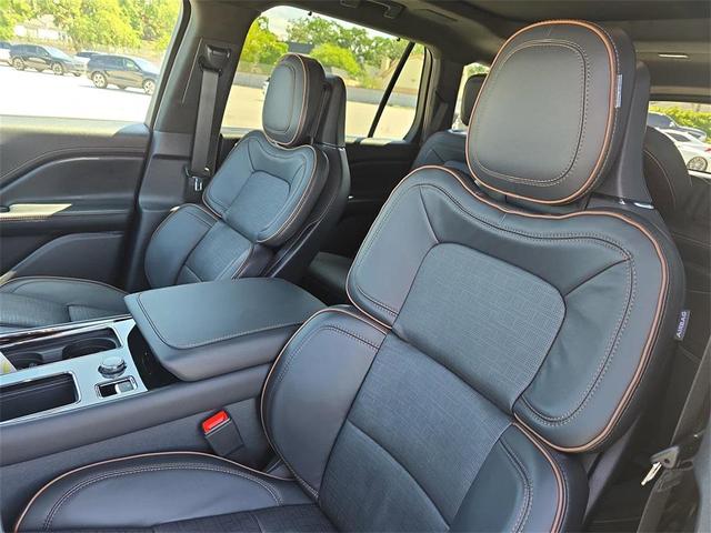 Photo of 2025 White Metallic Lincoln Aviator