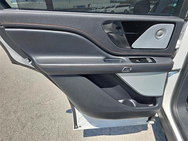 Photo of 2025 White Metallic Lincoln Aviator