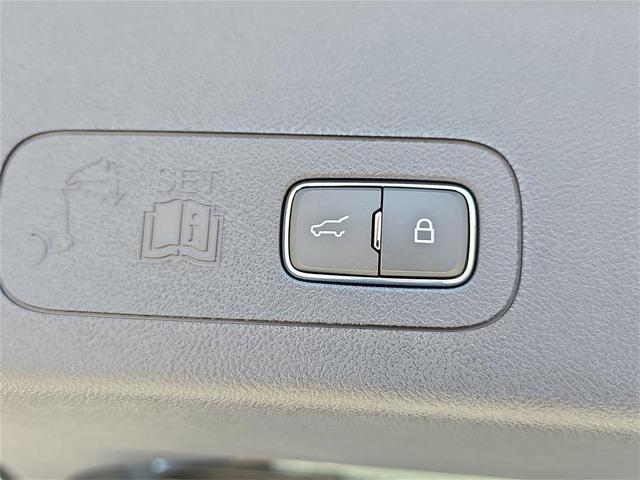 Photo of 2025 White Metallic Lincoln Aviator