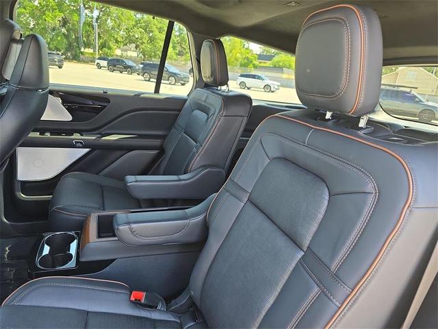 Photo of 2025 White Metallic Lincoln Aviator