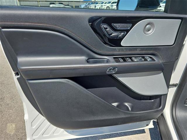 Photo of 2025 White Metallic Lincoln Aviator