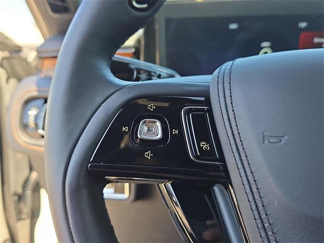 Photo of 2025 White Metallic Lincoln Aviator