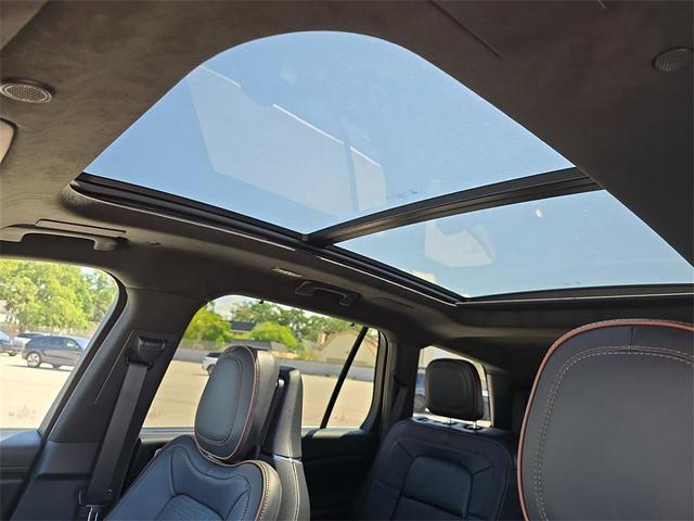 Photo of 2025 White Metallic Lincoln Aviator