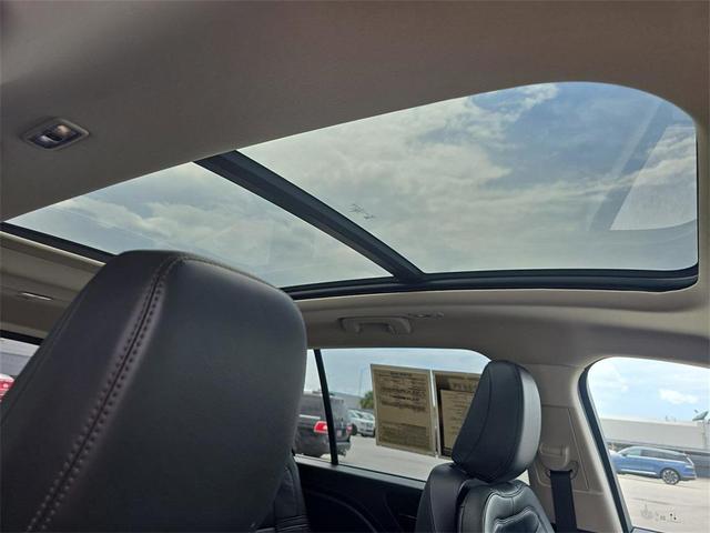 Photo of 2022 Silver Radiance Metallic Clearcoat Lincoln Aviator