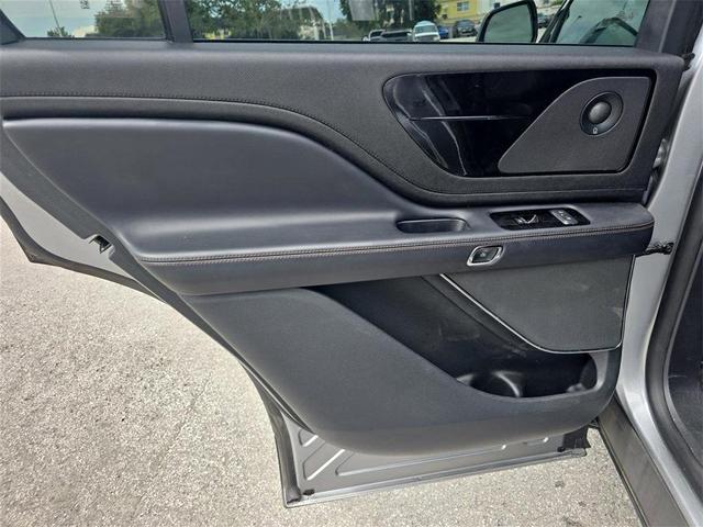Photo of 2022 Silver Radiance Metallic Clearcoat Lincoln Aviator