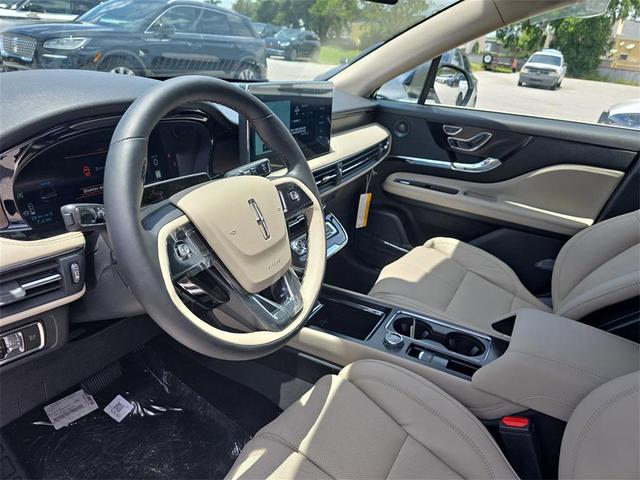 Photo of 2025 White Lincoln Corsair