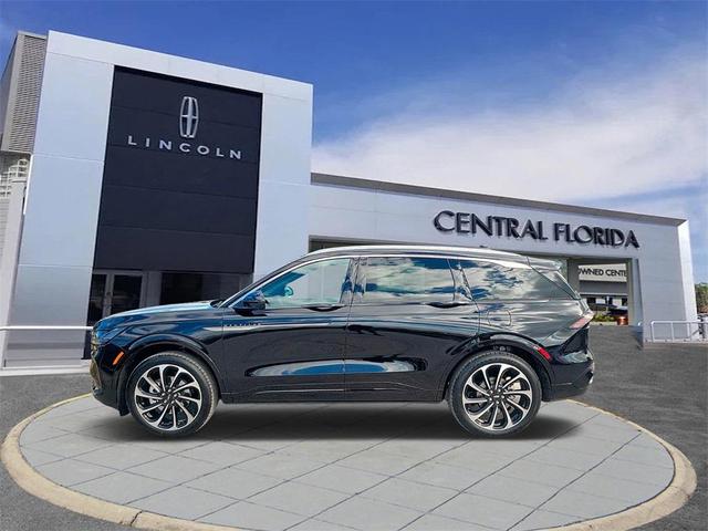 Photo of 2025 Infinite Black Metallic Clearcoat Lincoln Nautilus