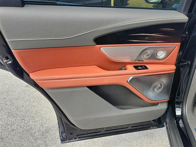 Photo of 2025 Infinite Black Metallic Clearcoat Lincoln Nautilus