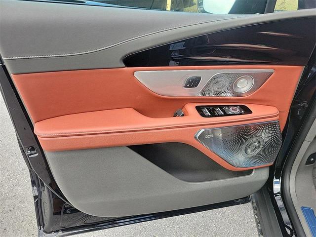 Photo of 2025 Infinite Black Metallic Clearcoat Lincoln Nautilus
