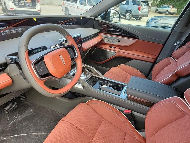 Photo of 2025 Infinite Black Metallic Clearcoat Lincoln Nautilus