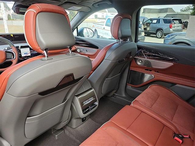 Photo of 2025 Infinite Black Metallic Clearcoat Lincoln Nautilus