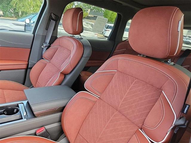 Photo of 2025 Infinite Black Metallic Clearcoat Lincoln Nautilus