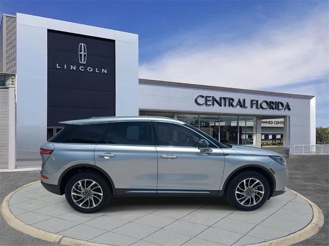 Photo of 2022 SILVER RADIANCE MET CC Lincoln Corsair