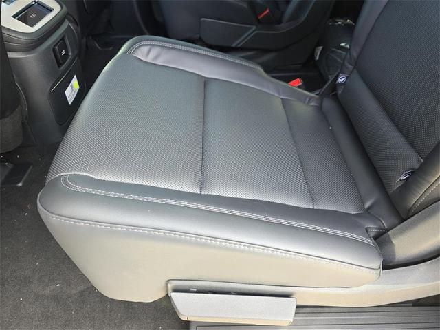 Photo of 2025 Infinite Black Metallic Clearcoat Lincoln Navigator