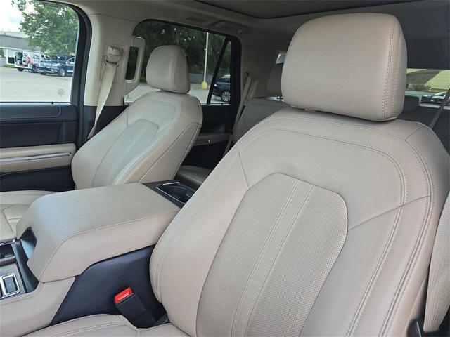 Photo of 2023 Agate Black Metallic Ford Expedition