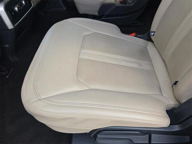 Photo of 2023 Agate Black Metallic Ford Expedition