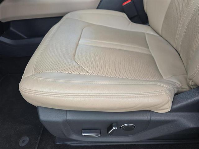 Photo of 2023 Agate Black Metallic Ford Expedition