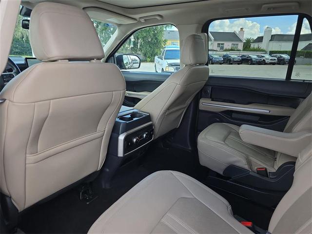 Photo of 2023 Agate Black Metallic Ford Expedition