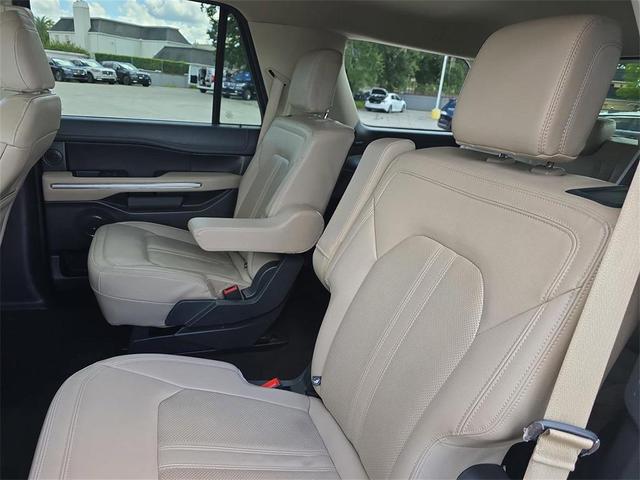 Photo of 2023 Agate Black Metallic Ford Expedition