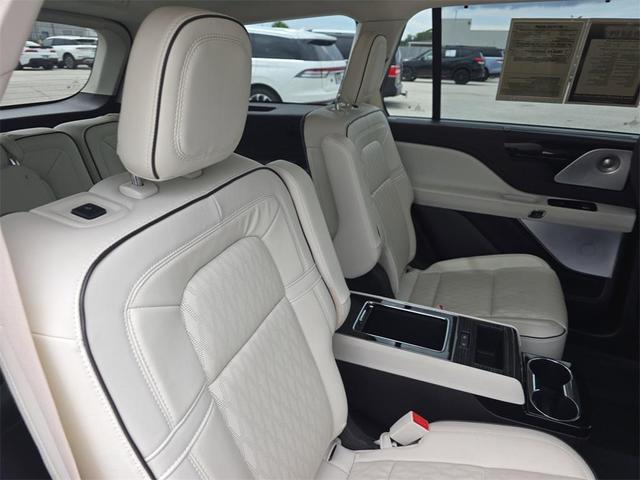 Photo of 2023 Black Metallic Lincoln Aviator