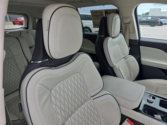 Photo of 2023 Black Metallic Lincoln Aviator