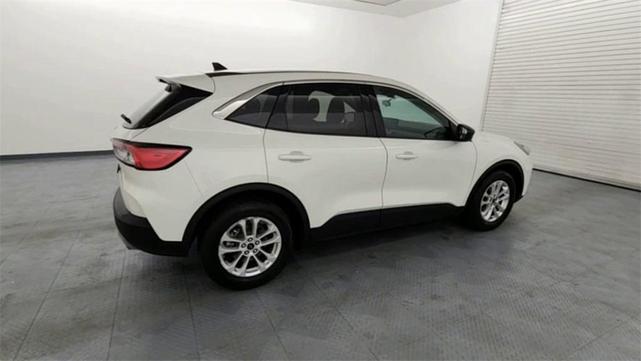 Photo of 2022 Star White Metallic Tri-Coat Ford Escape