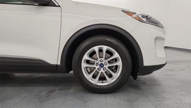 Photo of 2022 Star White Metallic Tri-Coat Ford Escape