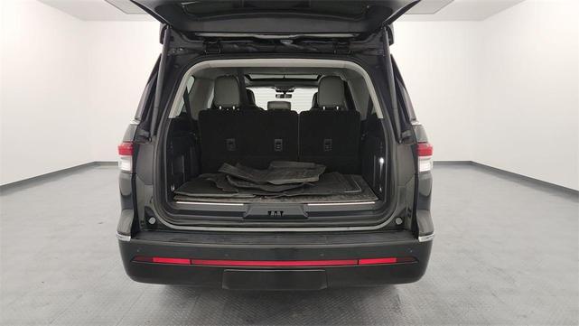 Photo of 2022 Manhattan Green Metallic Premium Colorant Lincoln Navigator