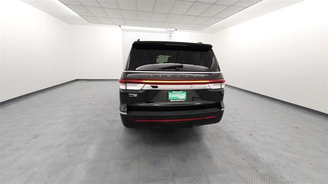 Photo of 2022 Manhattan Green Metallic Premium Colorant Lincoln Navigator