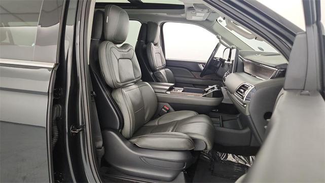 Photo of 2022 Manhattan Green Metallic Premium Colorant Lincoln Navigator