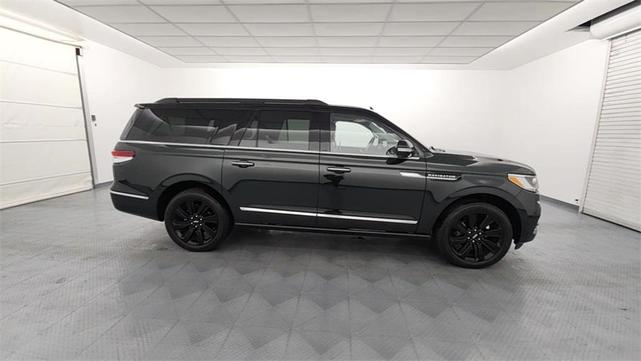 Photo of 2022 Manhattan Green Metallic Premium Colorant Lincoln Navigator