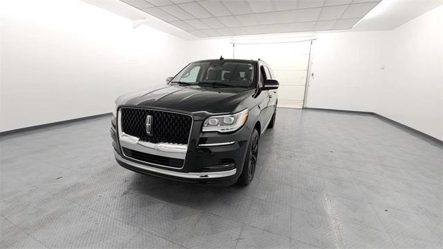Photo of 2022 Manhattan Green Metallic Premium Colorant Lincoln Navigator