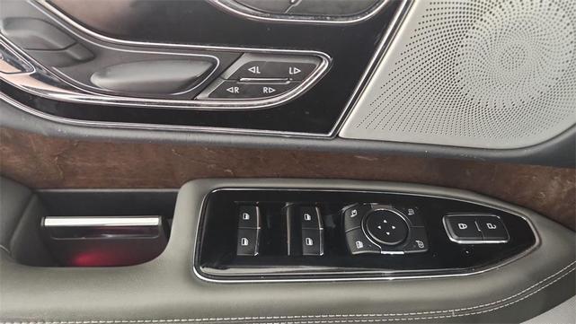 Photo of 2022 Manhattan Green Metallic Premium Colorant Lincoln Navigator