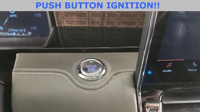 Photo of 2022 Manhattan Green Metallic Premium Colorant Lincoln Navigator