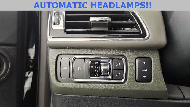 Photo of 2022 Manhattan Green Metallic Premium Colorant Lincoln Navigator