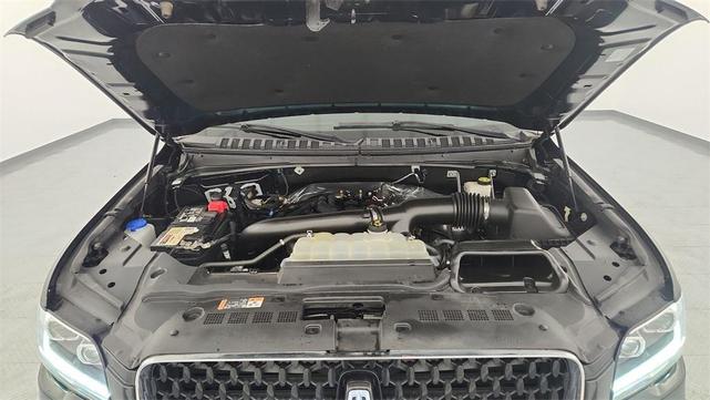 Photo of 2022 Manhattan Green Metallic Premium Colorant Lincoln Navigator