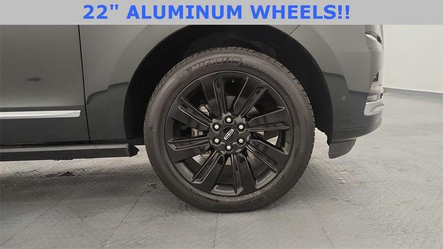 Photo of 2022 Manhattan Green Metallic Premium Colorant Lincoln Navigator