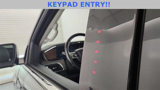 Photo of 2022 Manhattan Green Metallic Premium Colorant Lincoln Navigator