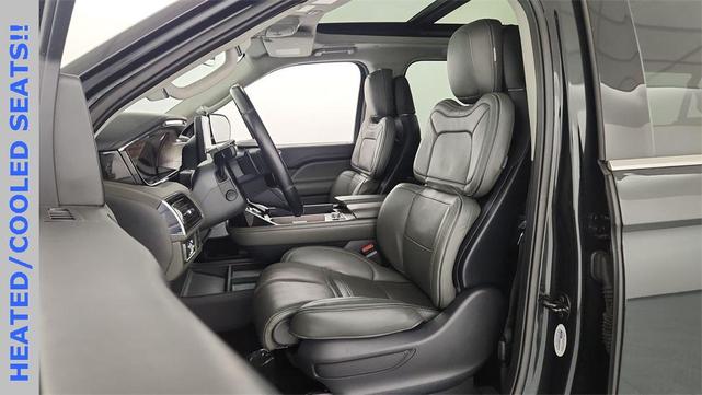 Photo of 2022 Manhattan Green Metallic Premium Colorant Lincoln Navigator