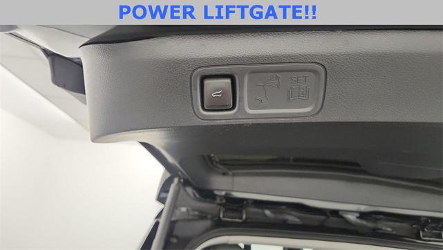 Photo of 2022 Manhattan Green Metallic Premium Colorant Lincoln Navigator