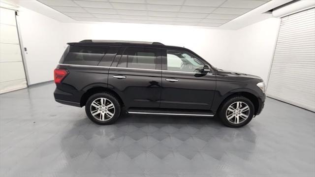 Photo of 2022 Agate Black Metallic Ford Expedition