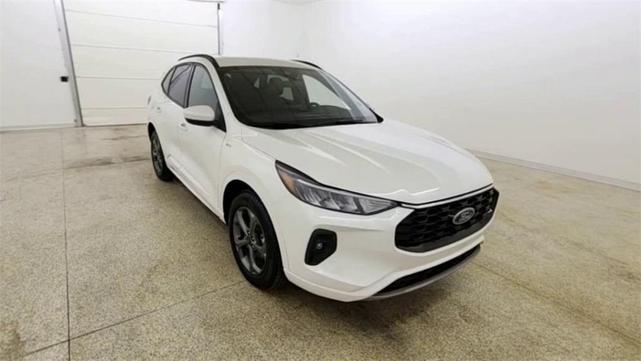 Photo of 2024 Star White Metallic Tri-Coat Ford Escape