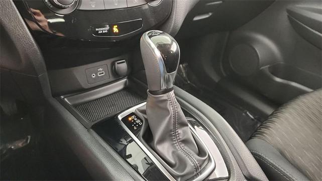 Photo of 2018 Gun Metallic Nissan Rogue