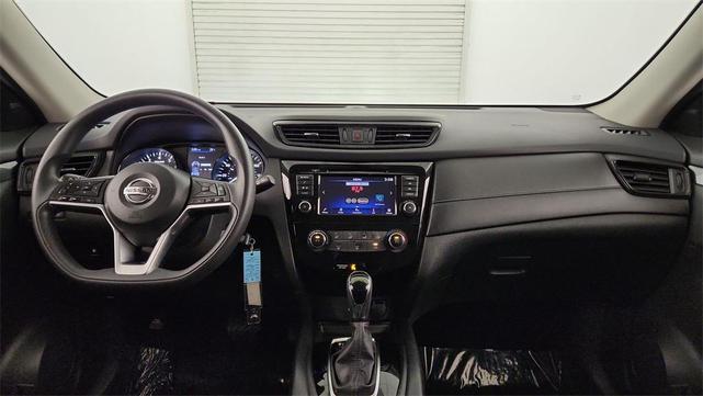 Photo of 2018 Gun Metallic Nissan Rogue