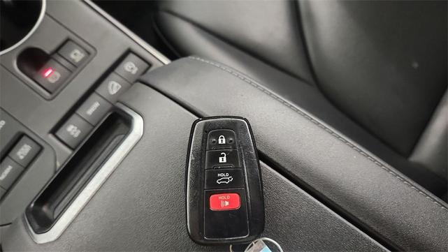 Photo of 2021 Midnight Black Metallic Toyota Highlander
