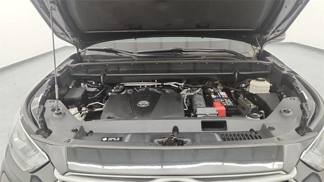 Photo of 2021 Midnight Black Metallic Toyota Highlander
