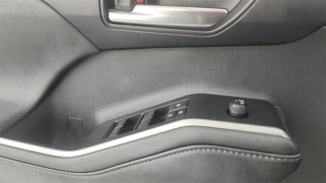 Photo of 2021 Midnight Black Metallic Toyota Highlander